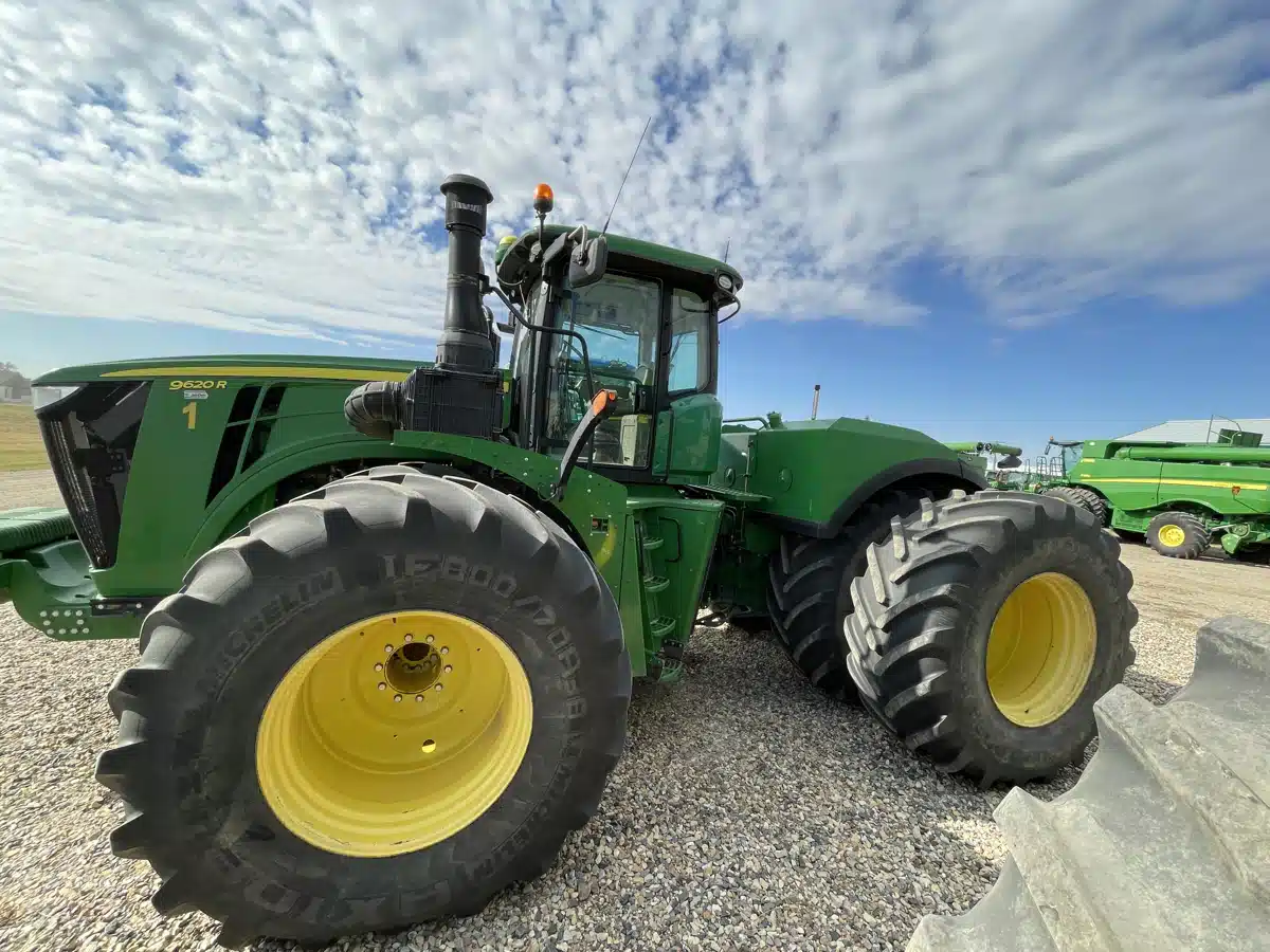 Gallery image 2 for Used 2015 John Deere 9620R Tractor