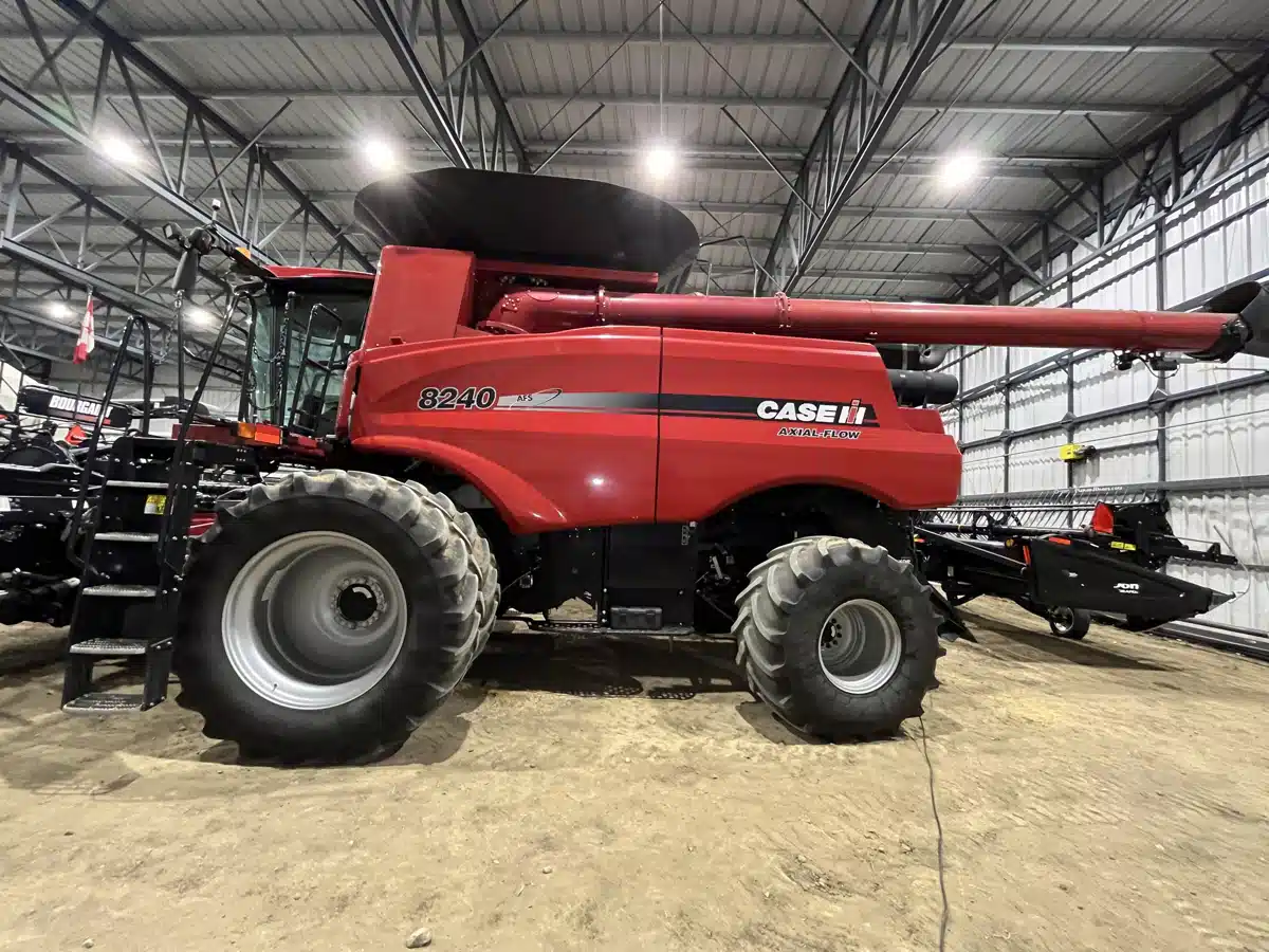 Gallery image 2 for Used 2015 Case IH 8240 Combine