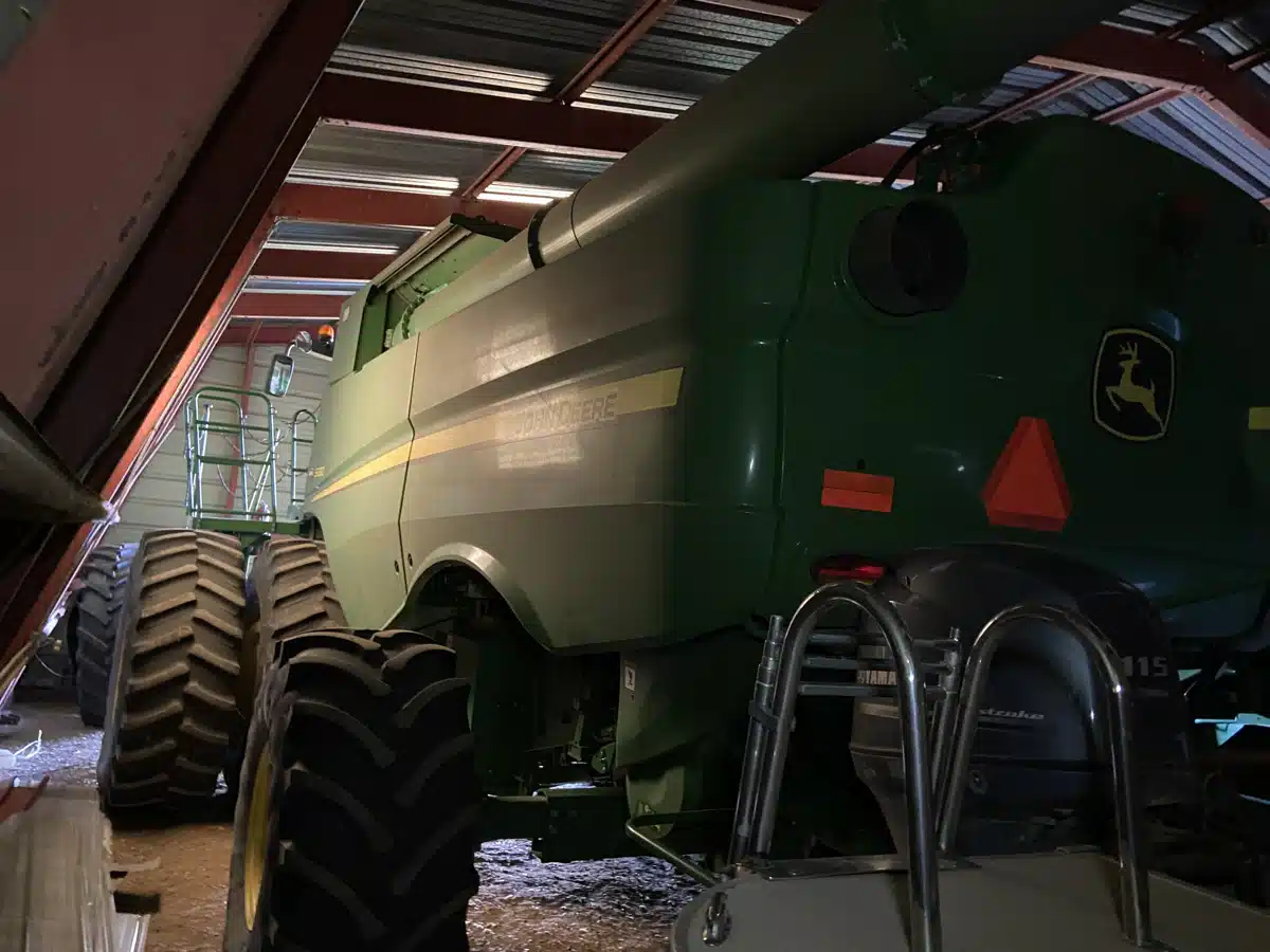 Gallery image 2 for Used 2015 John Deere S680 Combine