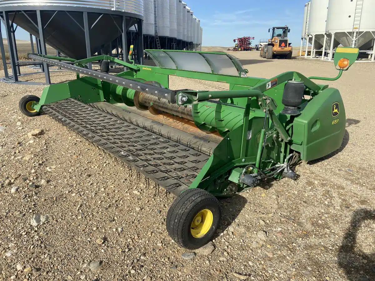 Gallery image 1 for Used 2016 John Deere 615P Header - Draper