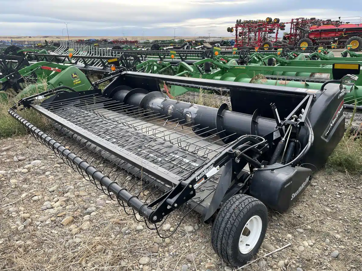 Gallery image 2 for Used 2014 MacDon PW7 Header - Pickup