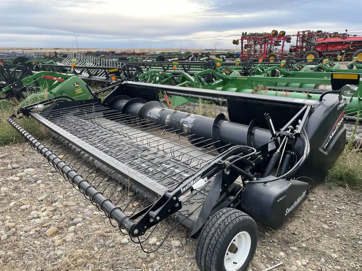 Gallery image 1 for Used 2014 MacDon PW7 Header - Pickup