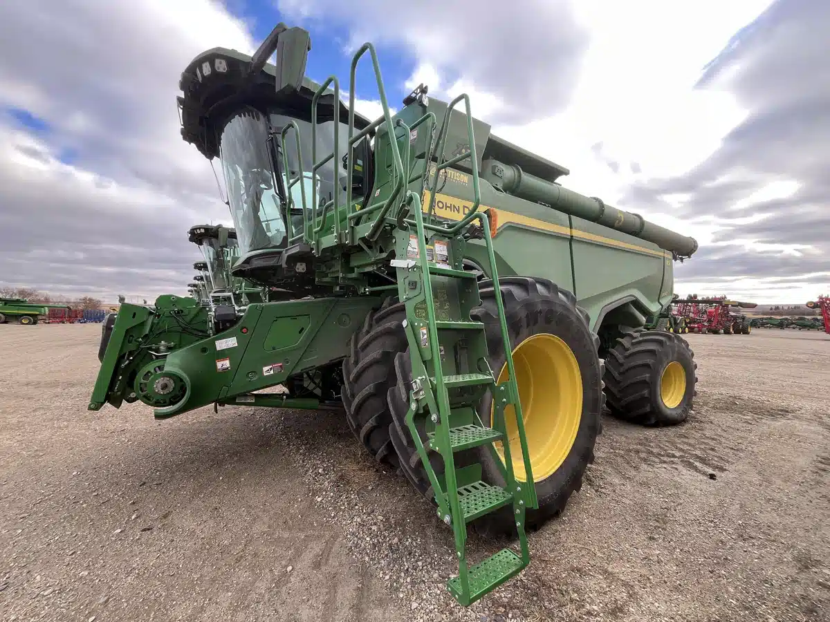 Gallery image 1 for Used 2022 John Deere X9 1100 Combine