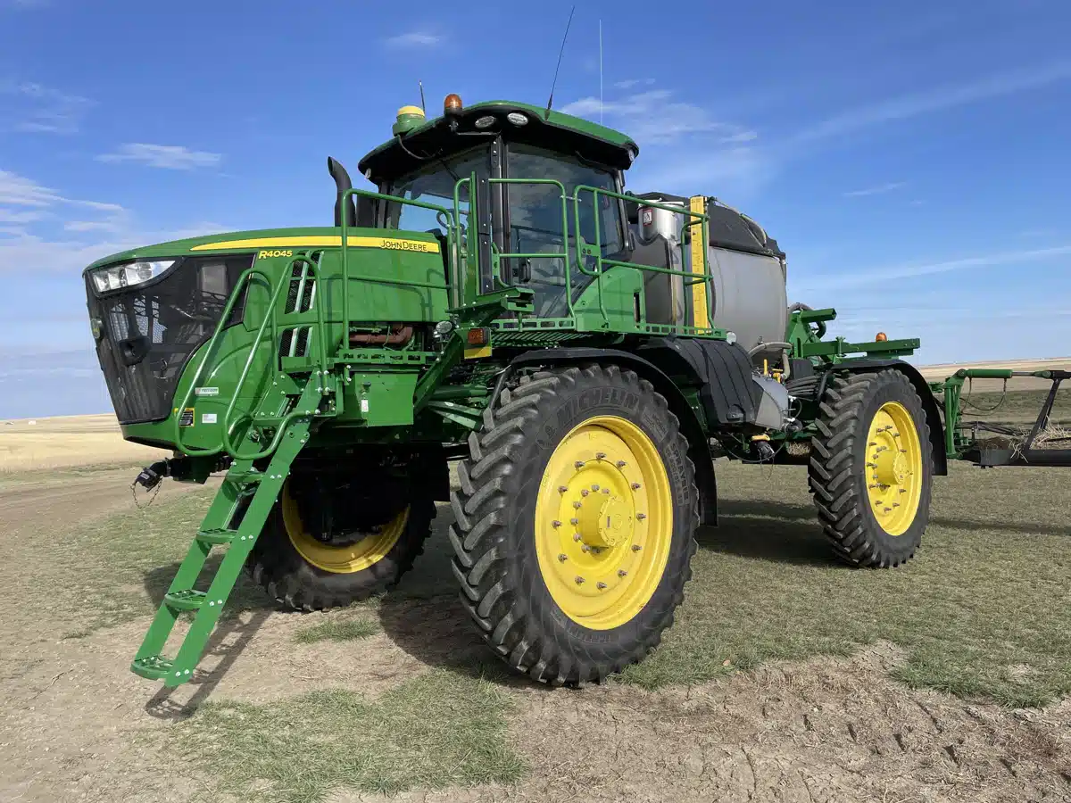 Gallery image 1 for Used 2019 John Deere R4045 Sprayer - Self Propelled