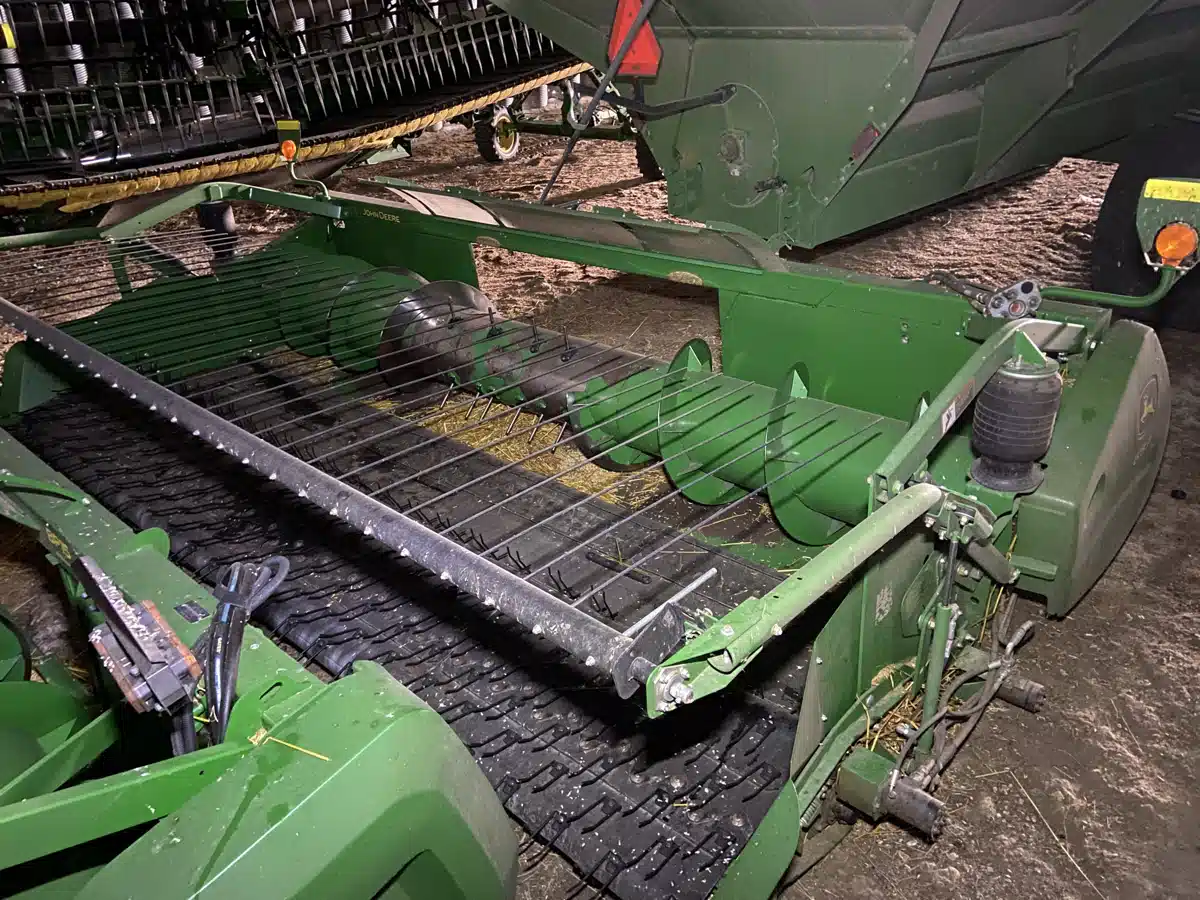 Gallery image 1 for Used 2016 John Deere 615P Header - Draper