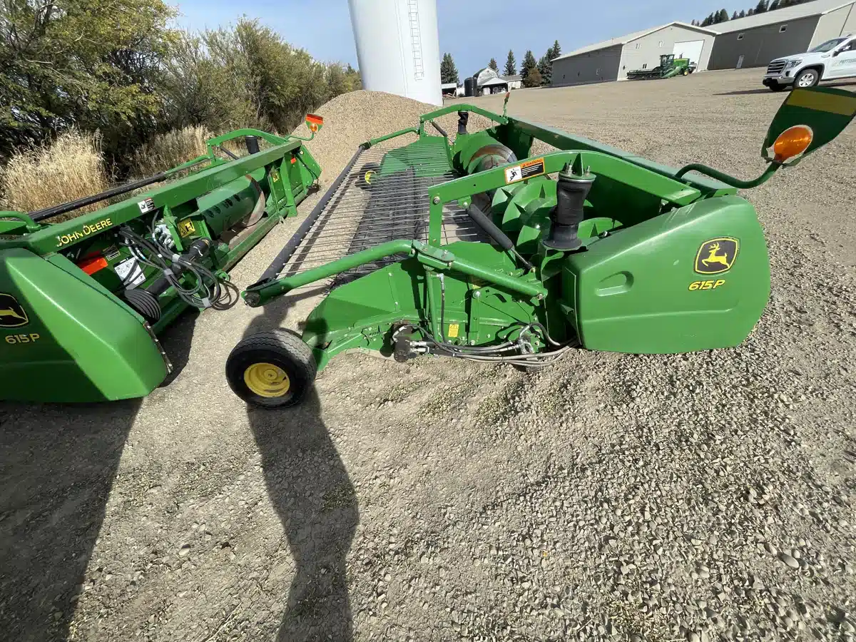 Gallery image 2 for Used 2011 John Deere 615P Header - Draper