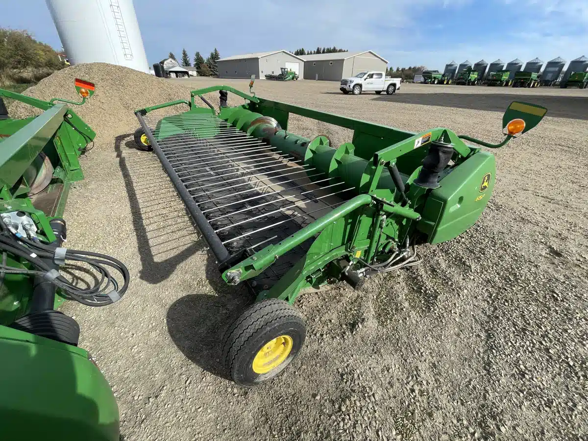 Gallery image 1 for Used 2011 John Deere 615P Header - Draper