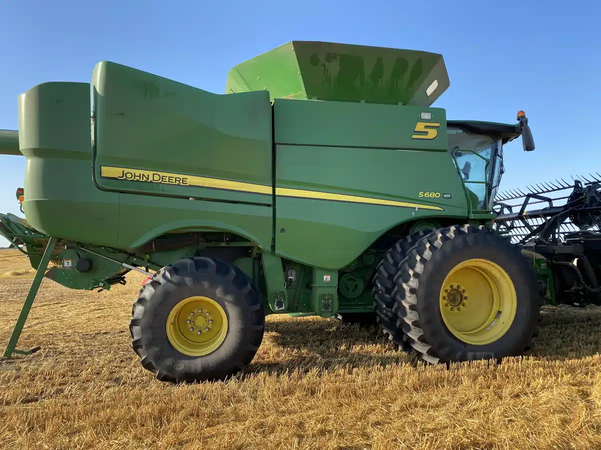 Gallery image 2 for Used 2016 John Deere S680 Combine