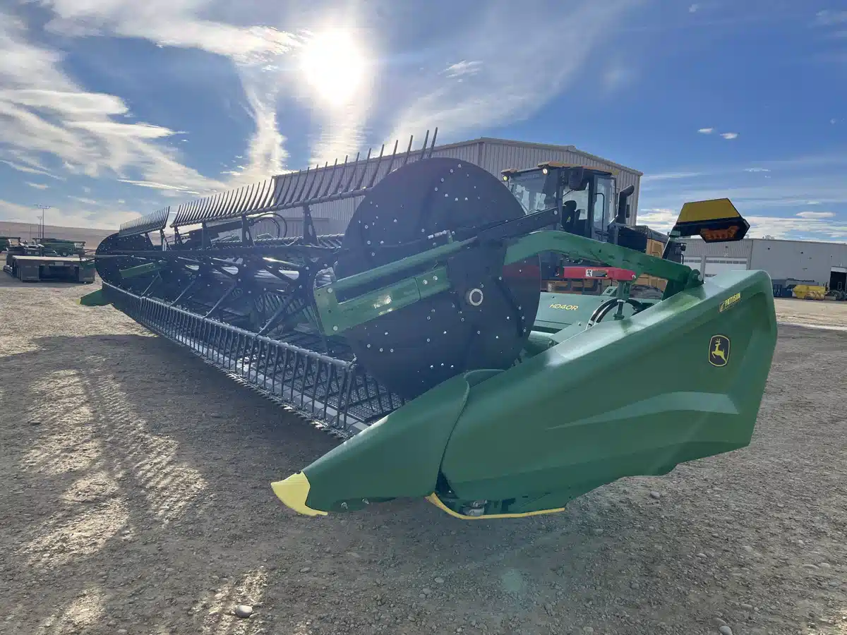 Gallery image 2 for Used 2022 John Deere HD40R Header - Draper