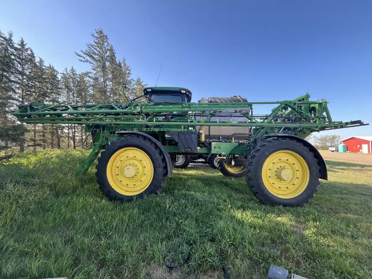 Gallery image 2 for Used 2017 John Deere R4045 Sprayer - Self Propelled
