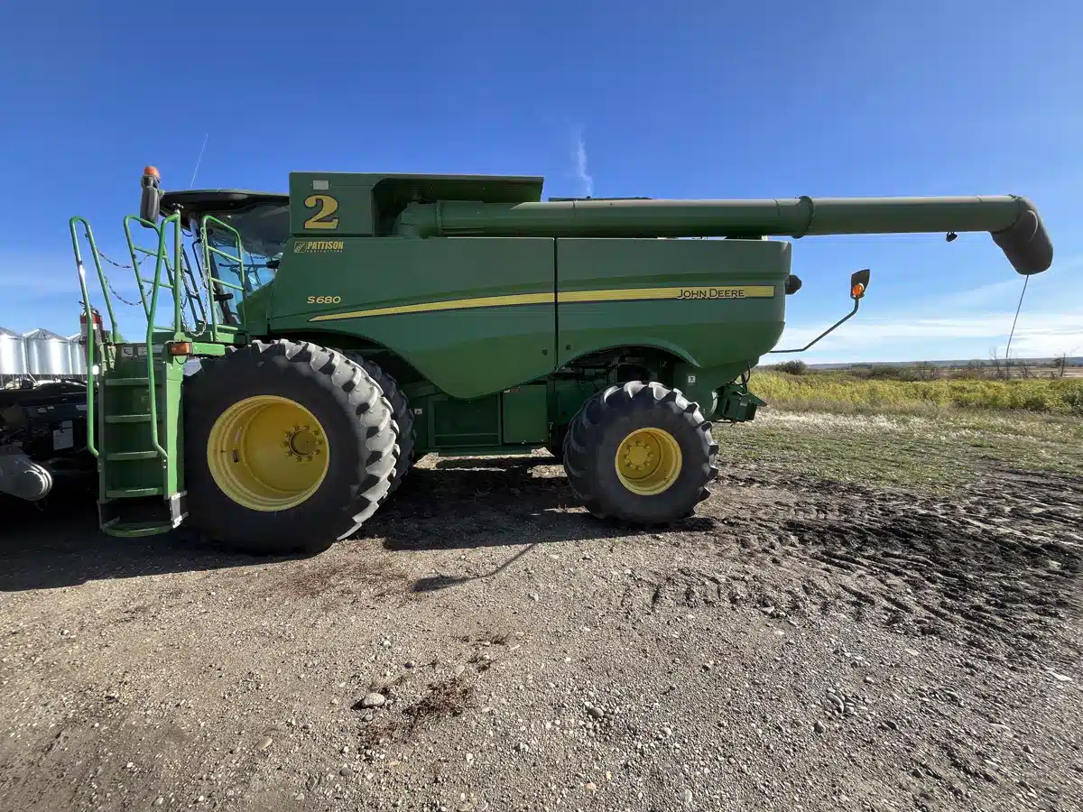 Gallery image 2 for Used 2013 John Deere S680 Combine