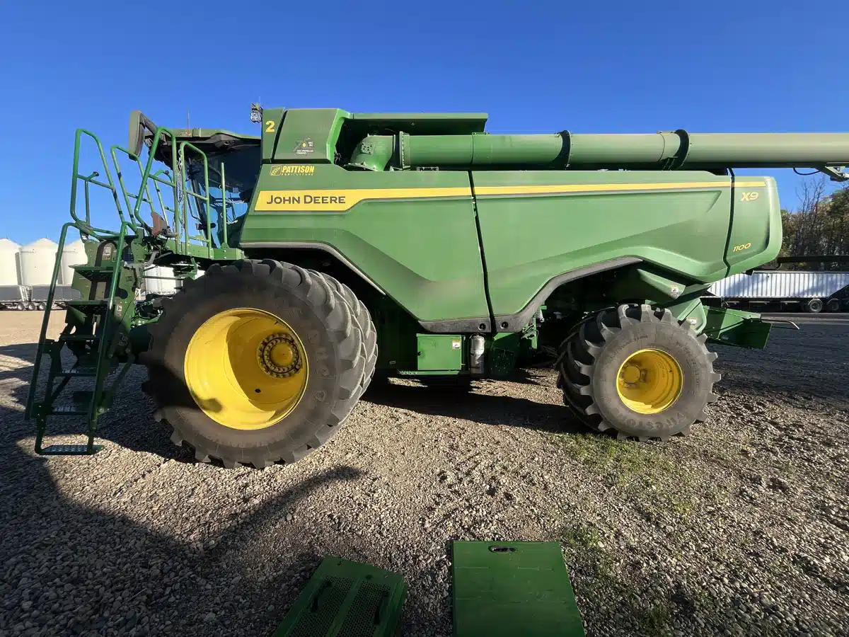 Gallery image 2 for Used 2022 John Deere X9 1100 Combine