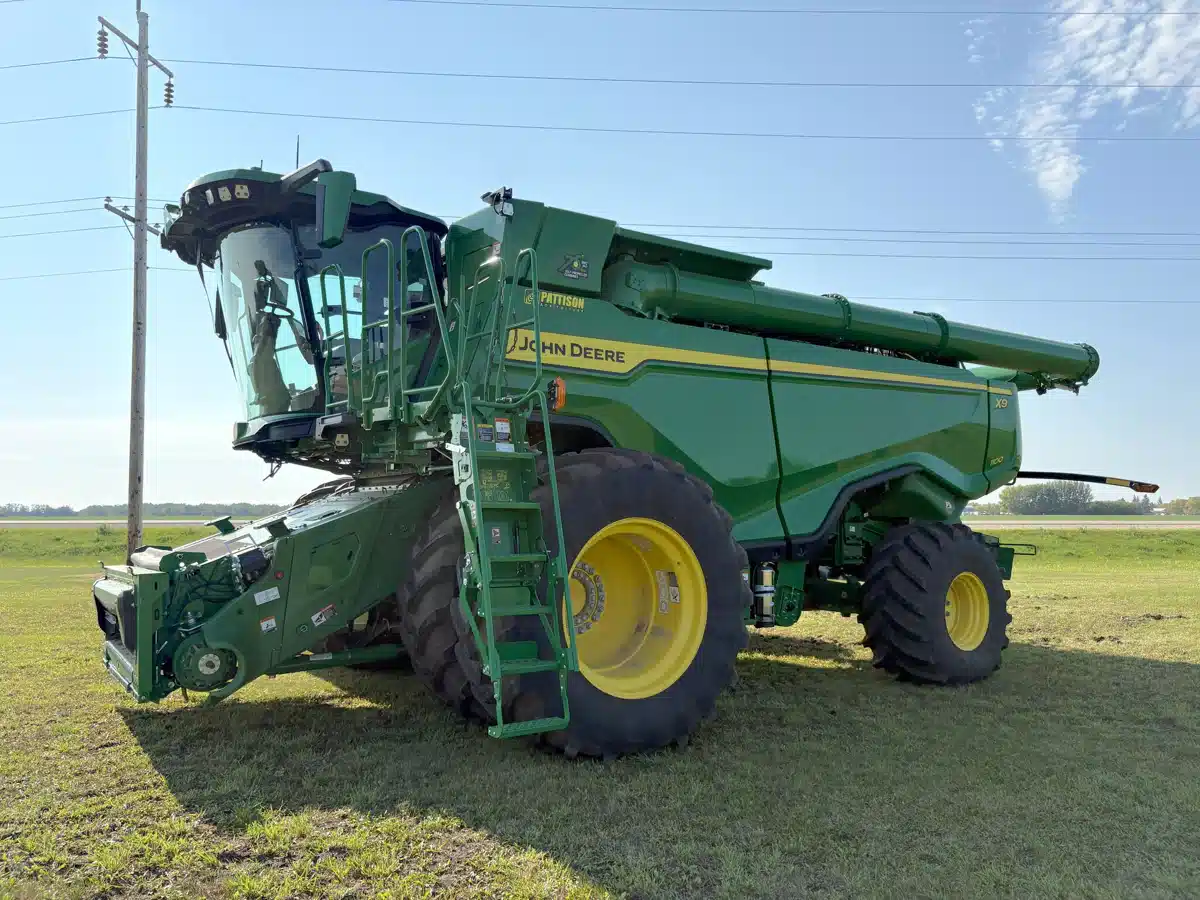 Gallery image 1 for Used 2022 John Deere X9 1100 Combine