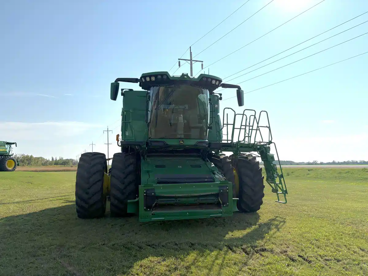 Gallery image 2 for Used 2022 John Deere X9 1100 Combine