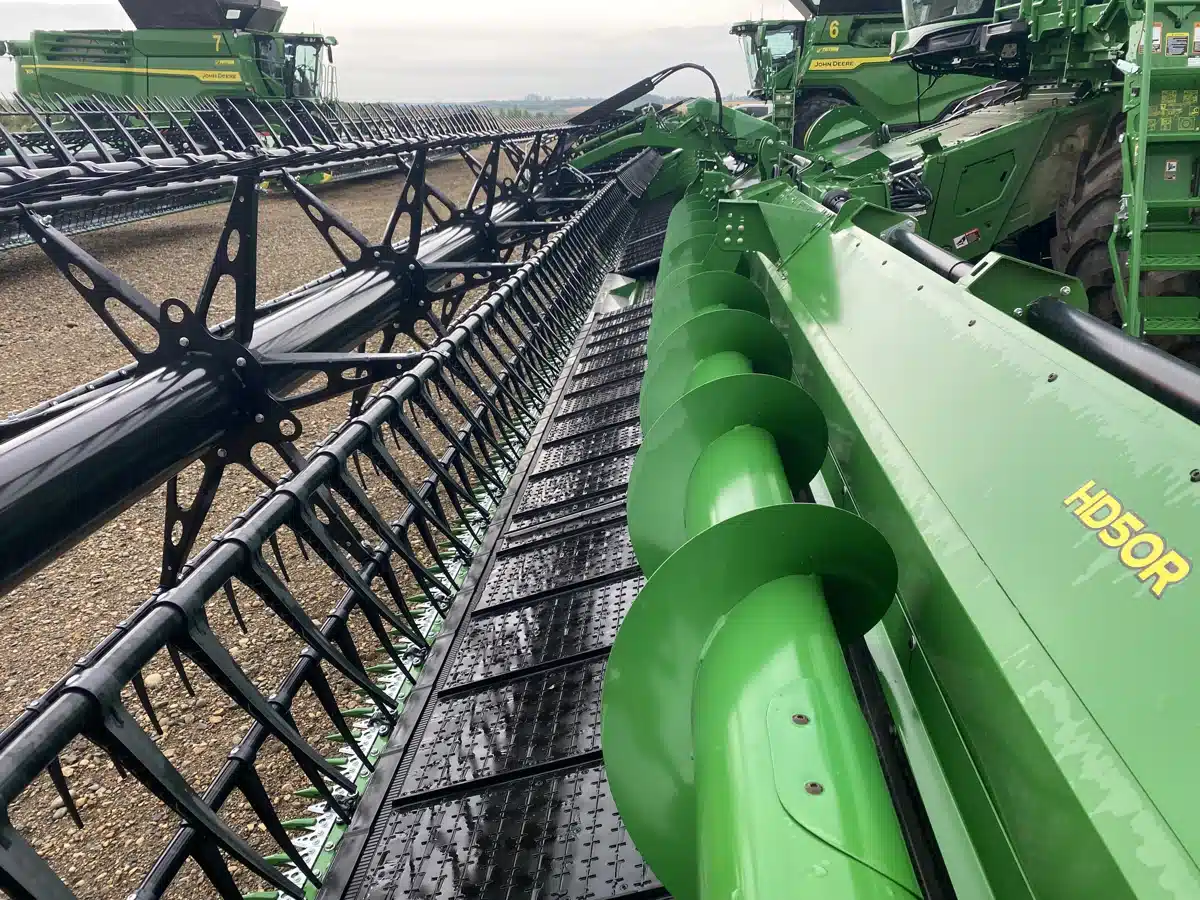 Gallery image 2 for Used 2024 John Deere HD50R Header - Draper