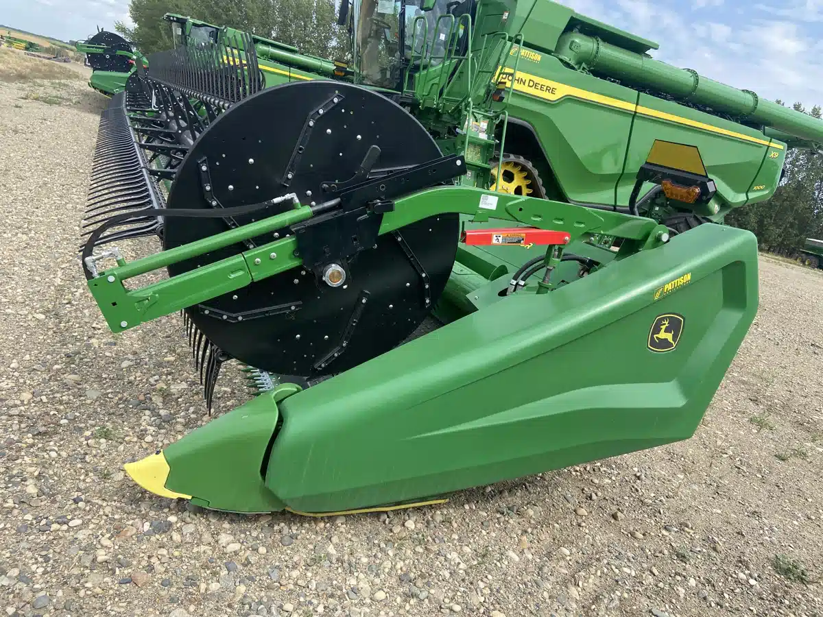 Gallery image 2 for Used 2024 John Deere HD50R Header - Draper
