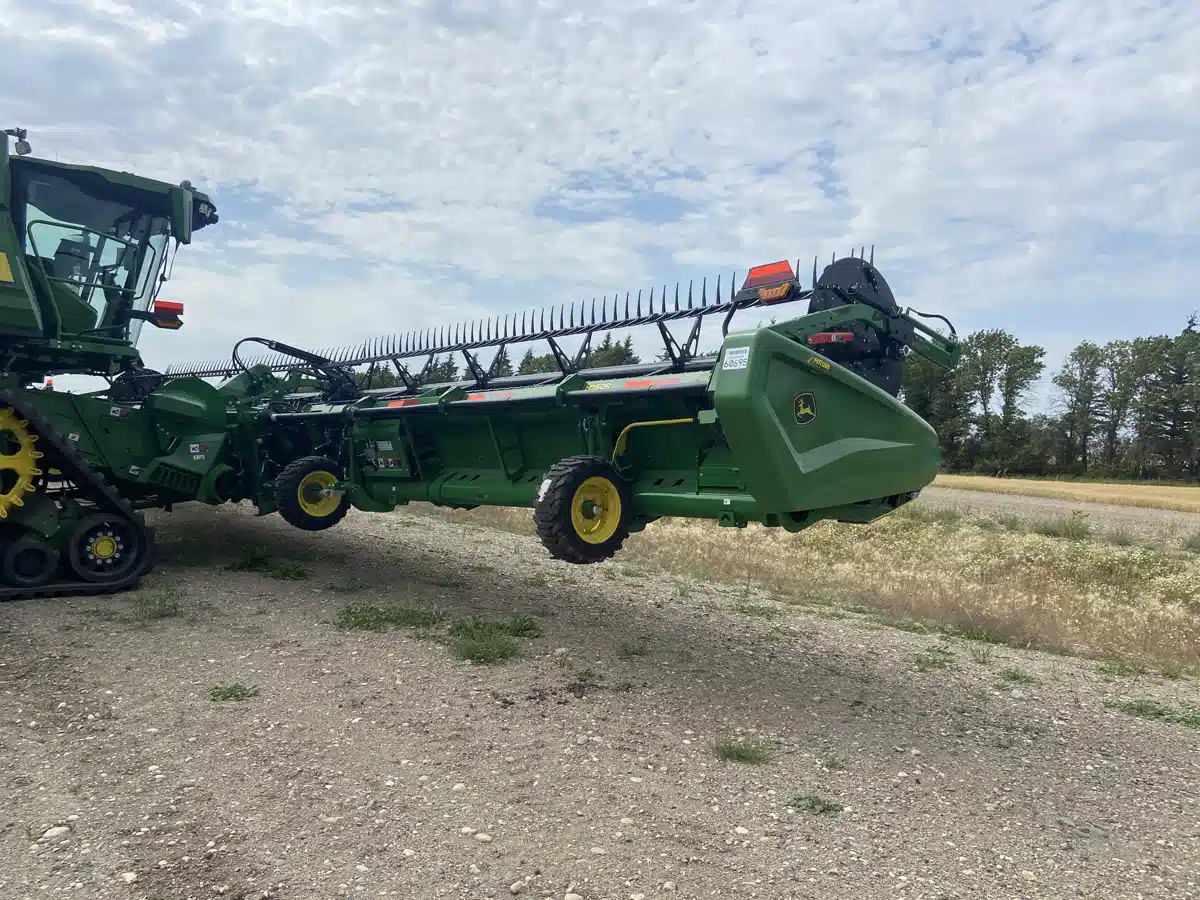 Gallery image 2 for Used 2024 John Deere HD50R Header - Draper