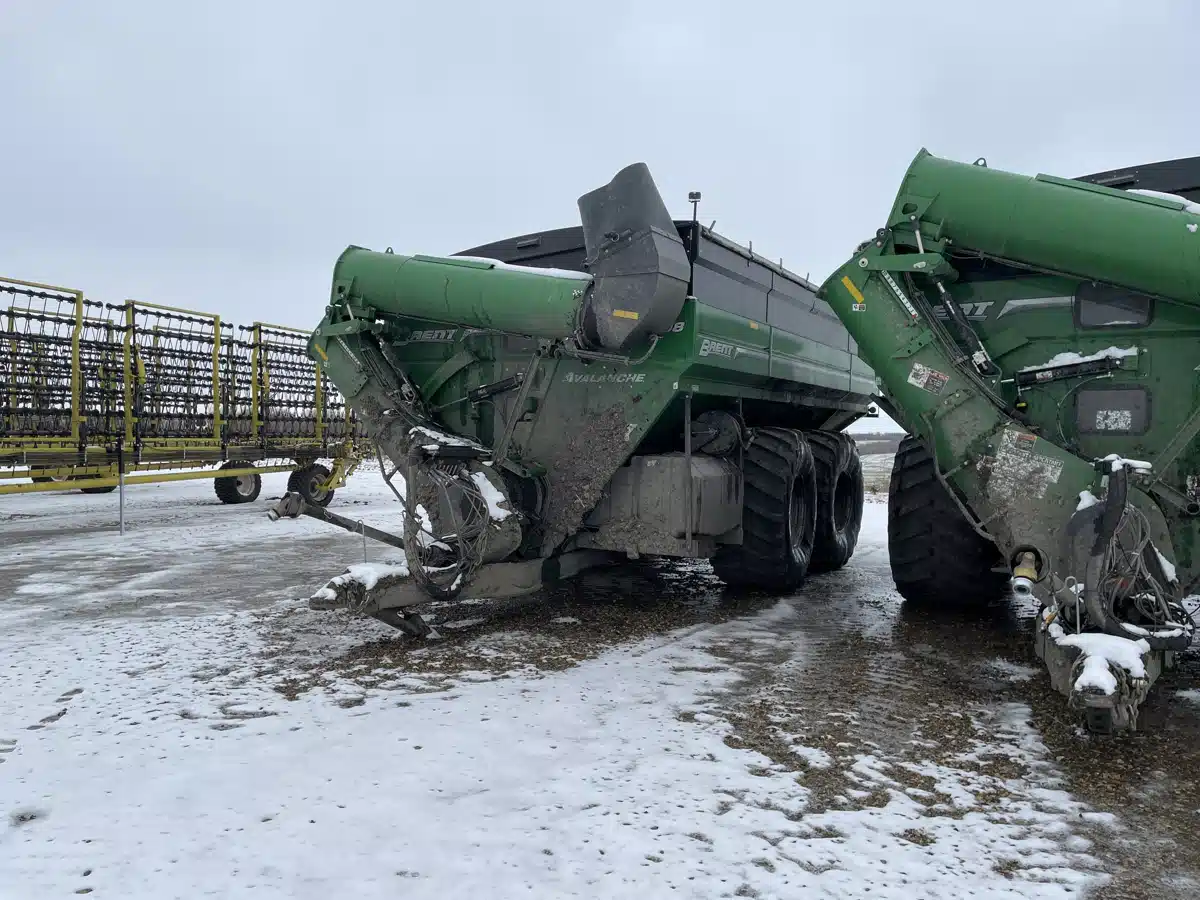 Gallery image 1 for Used 2024 Brent 1598 RH Green Grain Cart