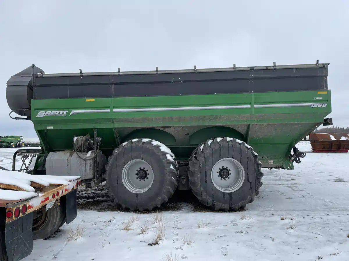 Gallery image 2 for 2024 Brent 1598 RH GREEN Grain Cart
