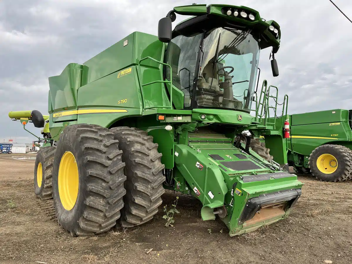 Gallery image 2 for Used 2021 John Deere S790 Combine