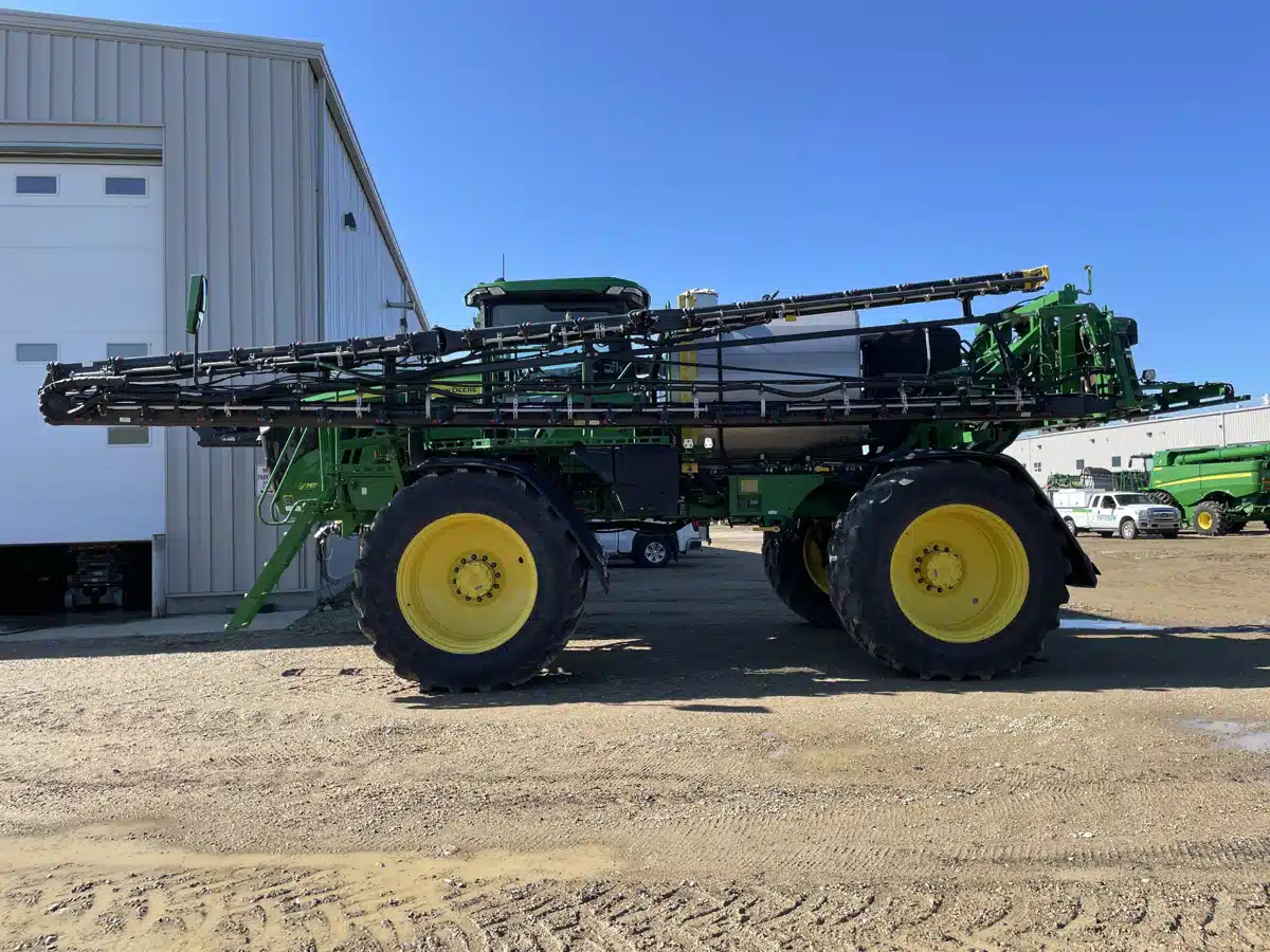 Gallery image 2 for Used 2023 John Deere 616R Sprayer - Self Propelled
