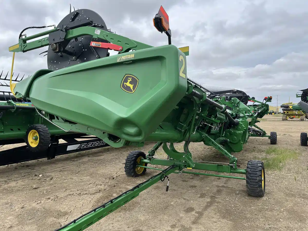 Gallery image 1 for Used 2023 John Deere HD45R Header - Draper
