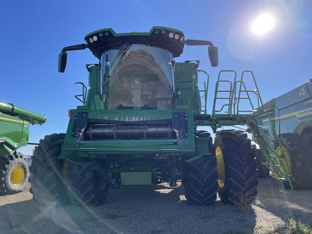 Gallery image 2 for 2023 John Deere X9 1000 Combine