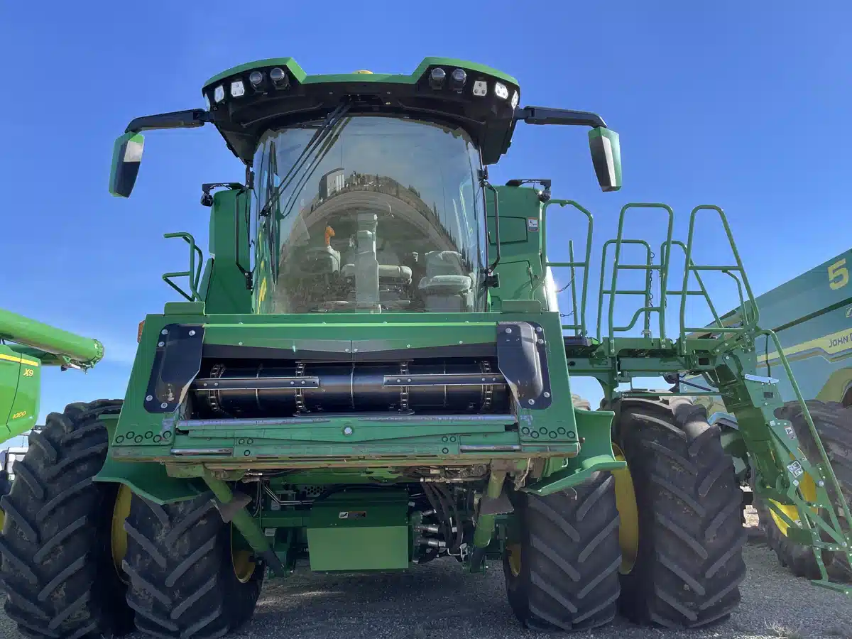 Gallery image 2 for Used 2023 John Deere X9 1000 Combine