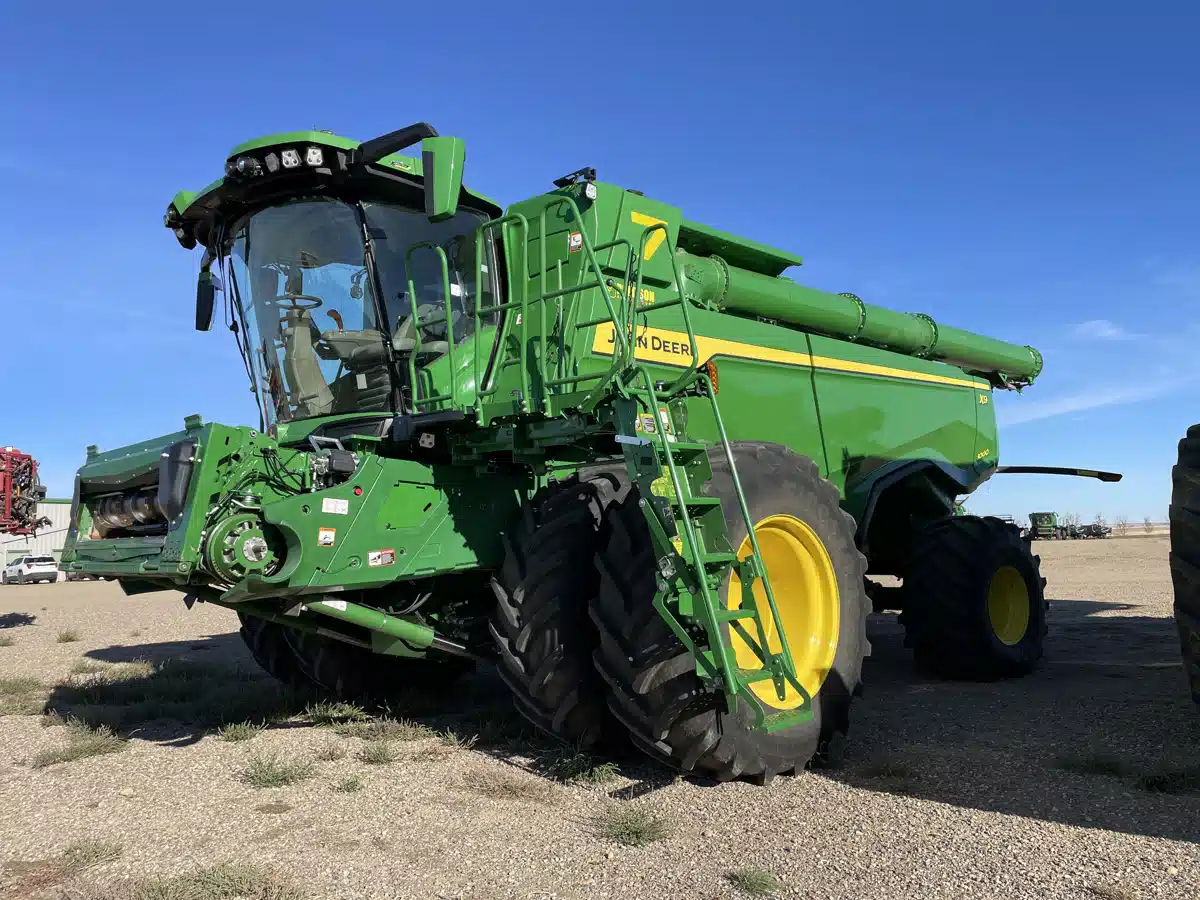 Gallery image 1 for 2023 John Deere X9 1000 Combine