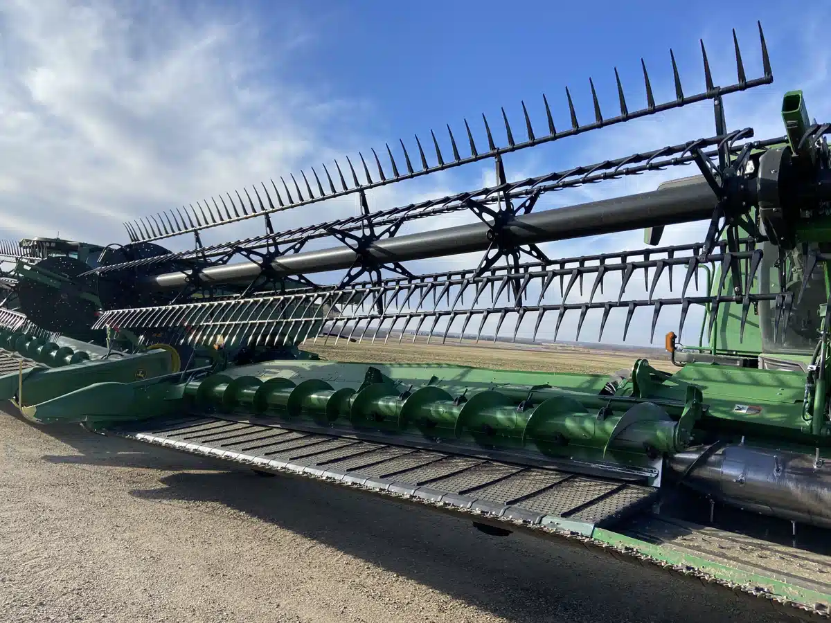 Gallery image 2 for Used 2023 John Deere HD50R Header - Draper