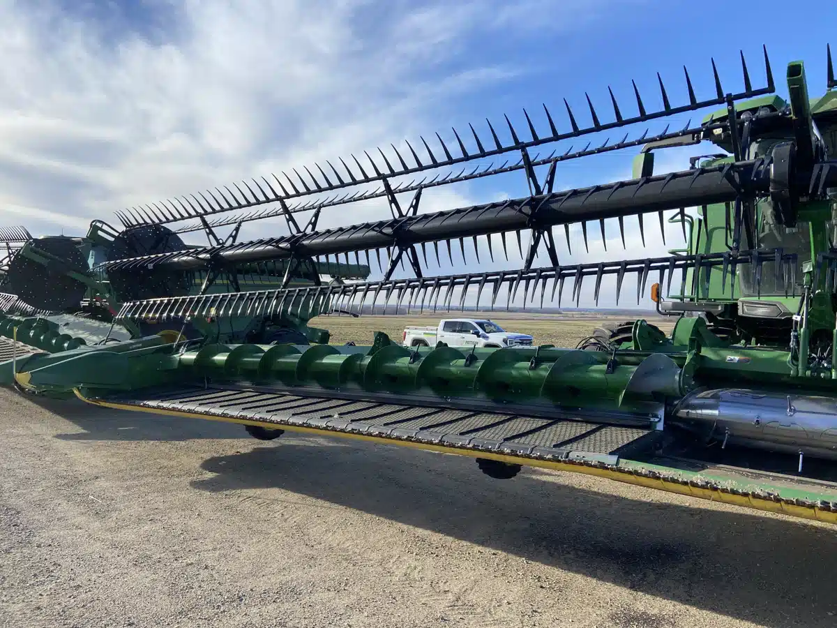 Gallery image 2 for Used 2022 John Deere HD50R Header - Draper
