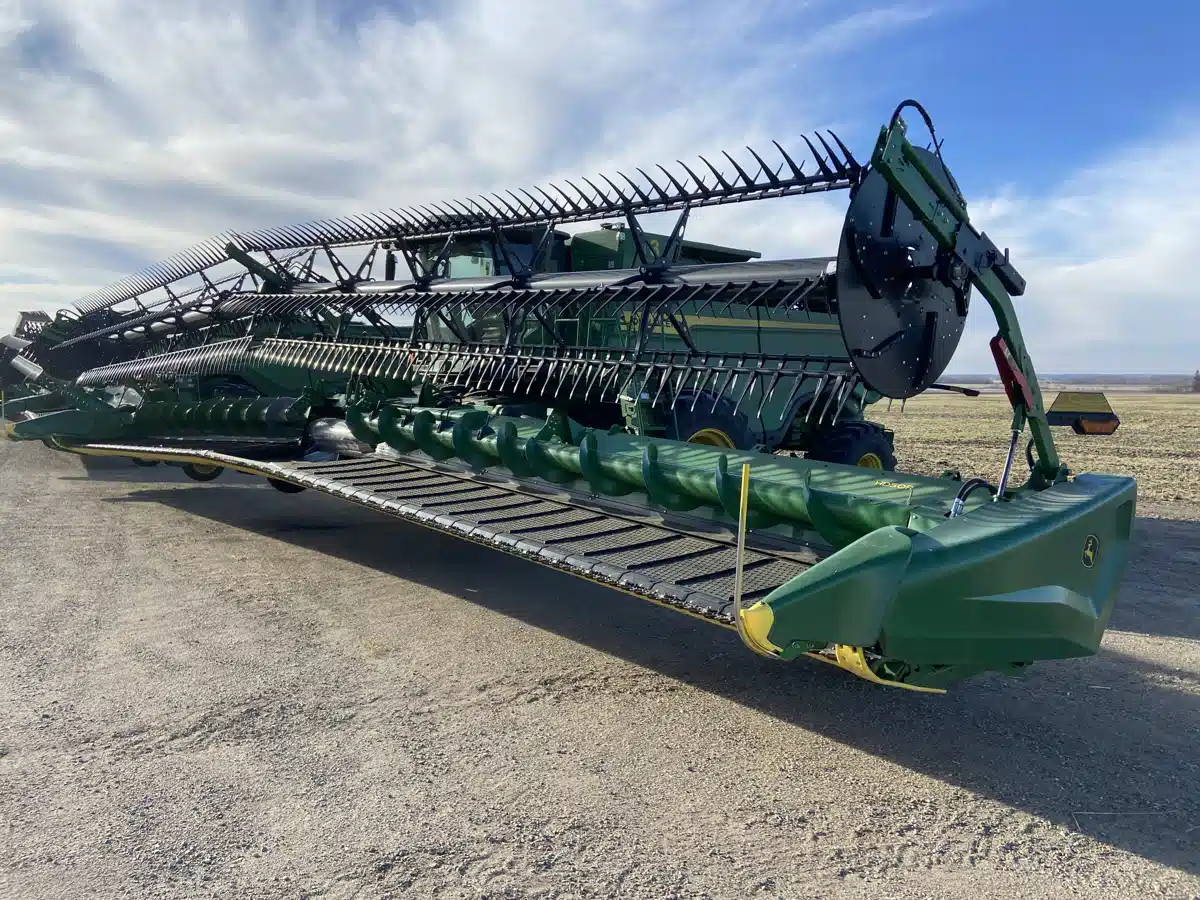 Gallery image 1 for Used 2022 John Deere HD50R Header - Draper