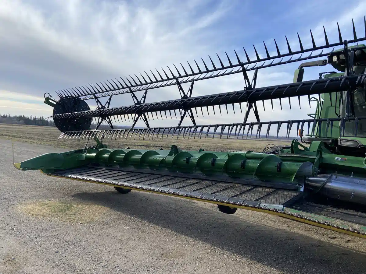 Gallery image 2 for Used 2022 John Deere HD50R Header - Draper