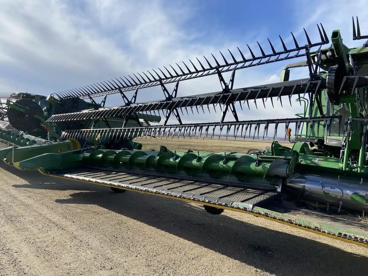 Gallery image 2 for Used 2022 John Deere HD50R Header - Draper