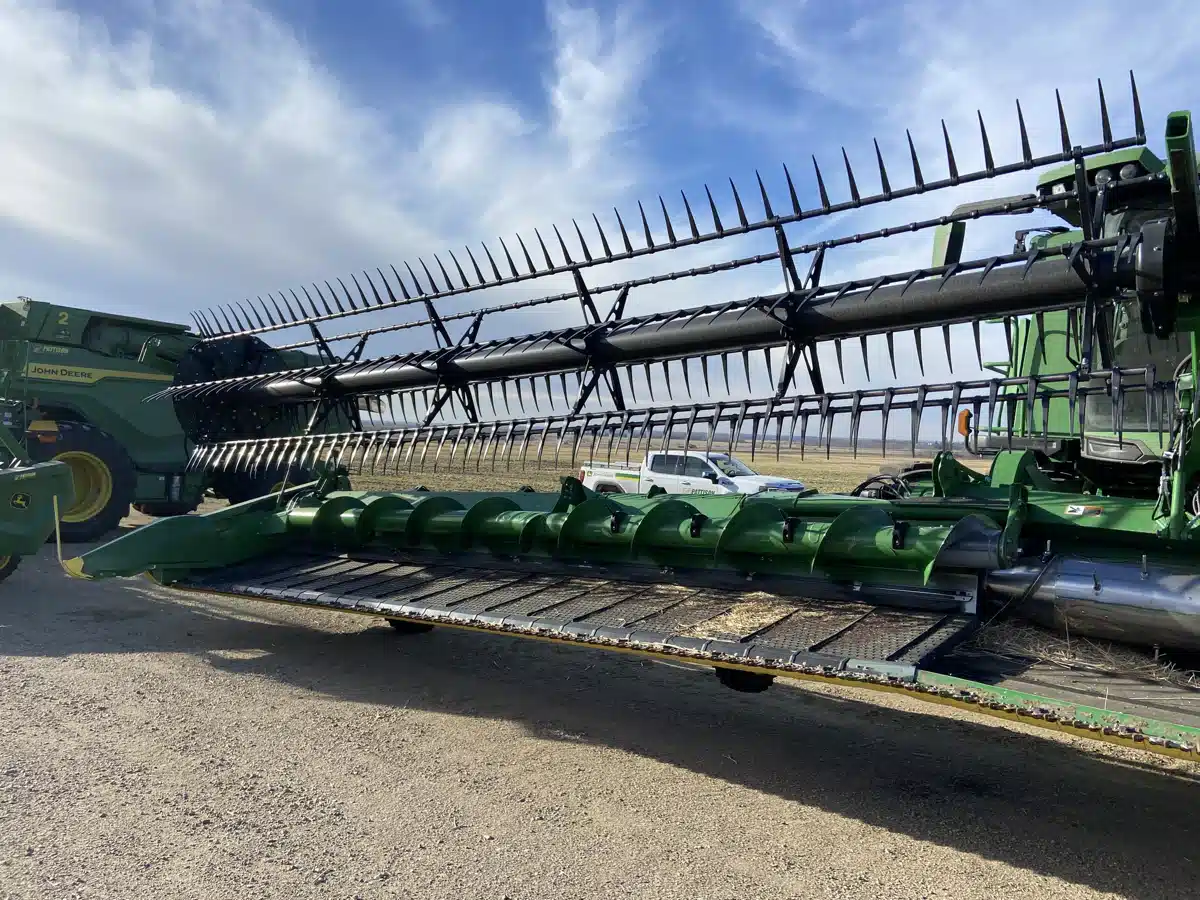 Gallery image 2 for Used 2022 John Deere HD50R Header - Draper