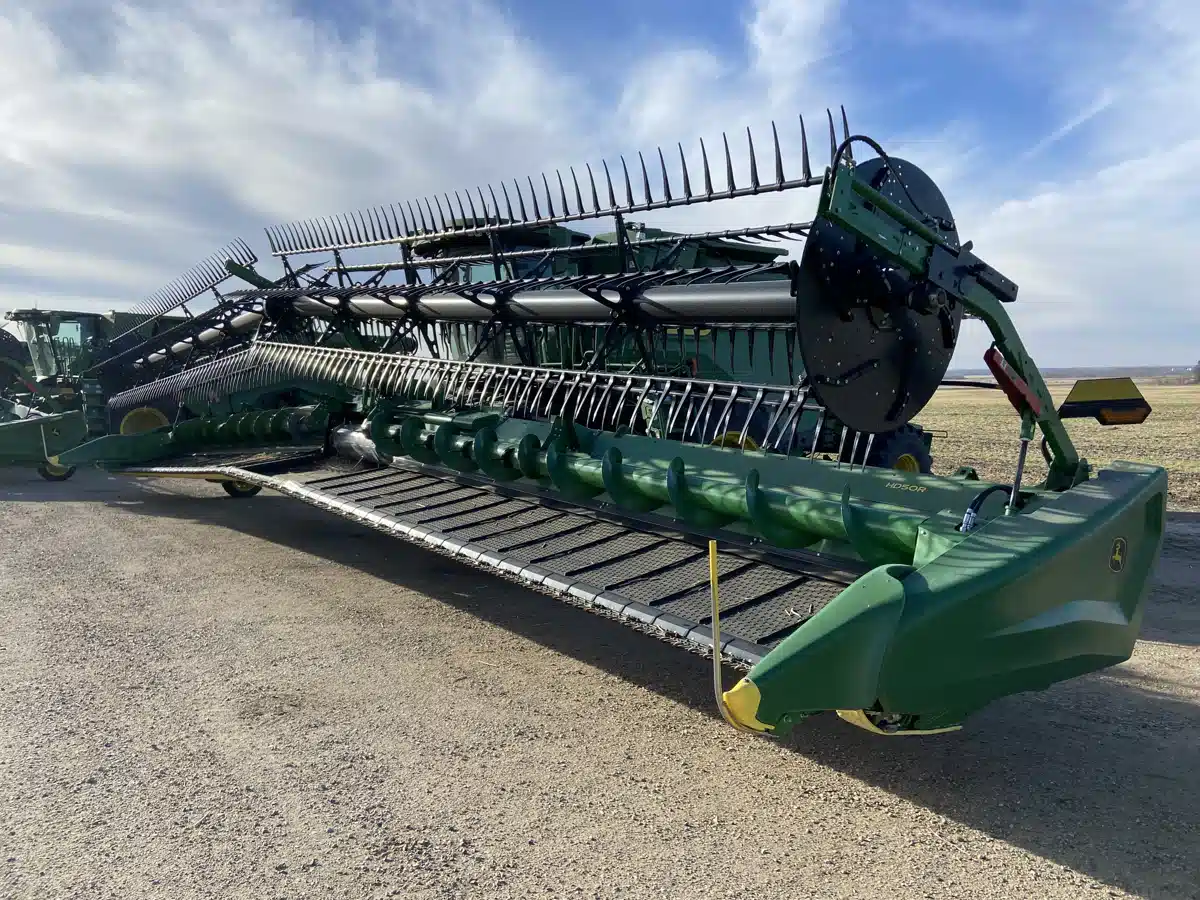 Gallery image 1 for Used 2022 John Deere HD50R Header - Draper