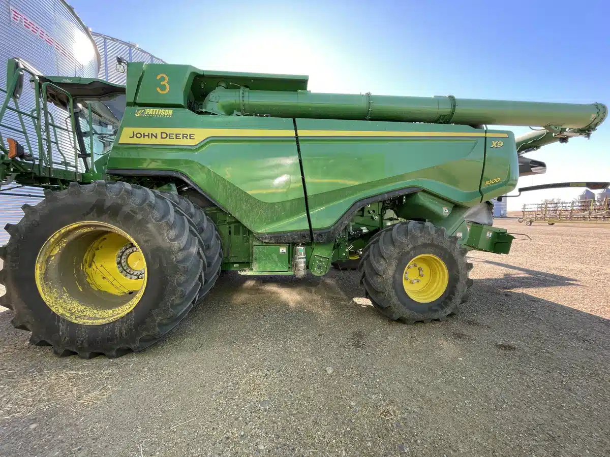 Gallery image 2 for 2023 John Deere X9 1000 Combine