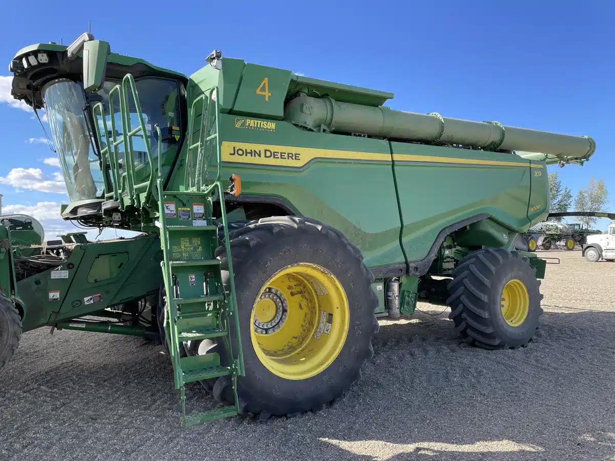 Gallery image 1 for 2023 John Deere X9 1000 Combine