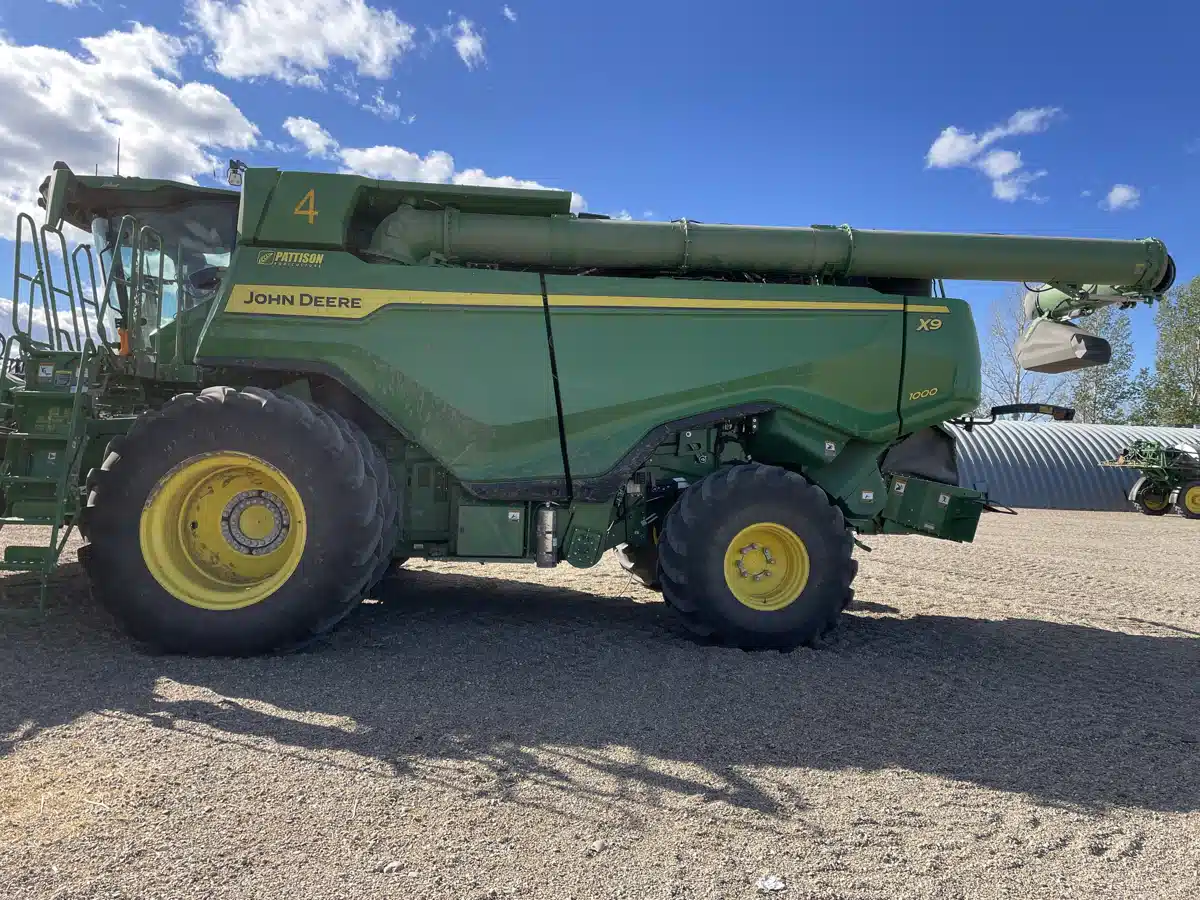 Gallery image 2 for 2023 John Deere X9 1000 Combine
