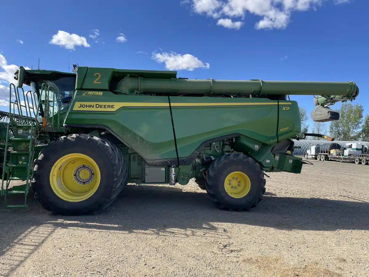Gallery image 2 for Used 2023 John Deere X9 1000 Combine