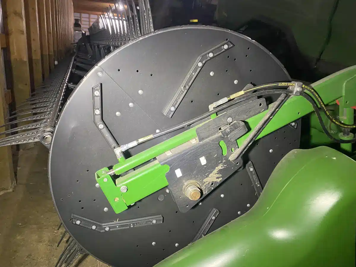 Gallery image 2 for Used 2018 John Deere 640FD Header - Draper