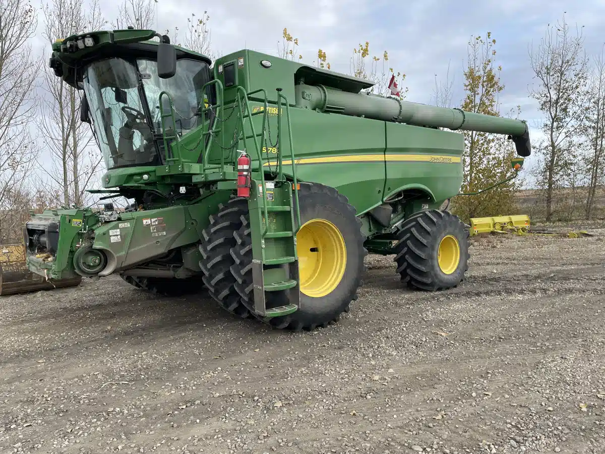 Gallery image 1 for 2024 John Deere S780 Combine