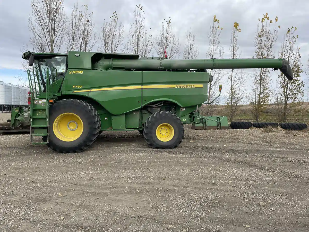 Gallery image 2 for 2024 John Deere S780 Combine