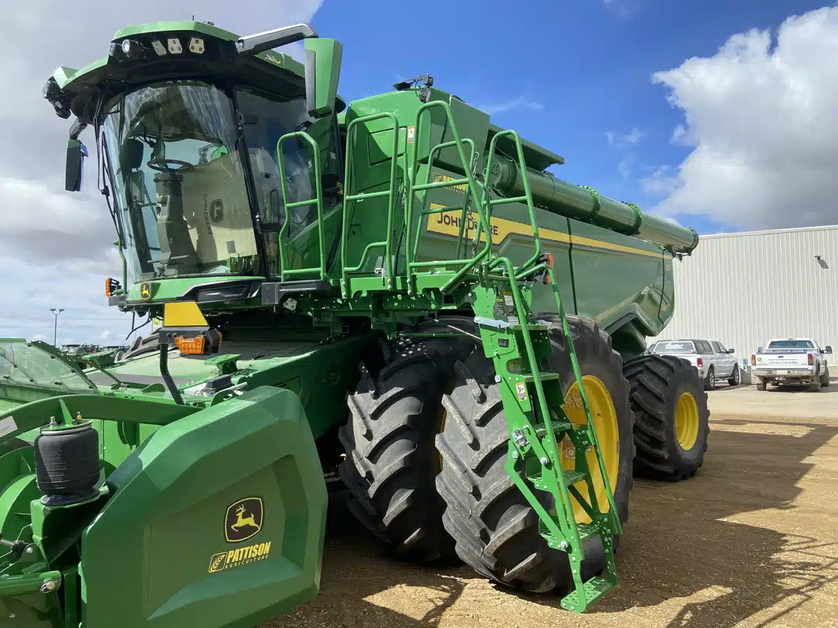 Gallery image 1 for 2023 John Deere X9 1000 Combine