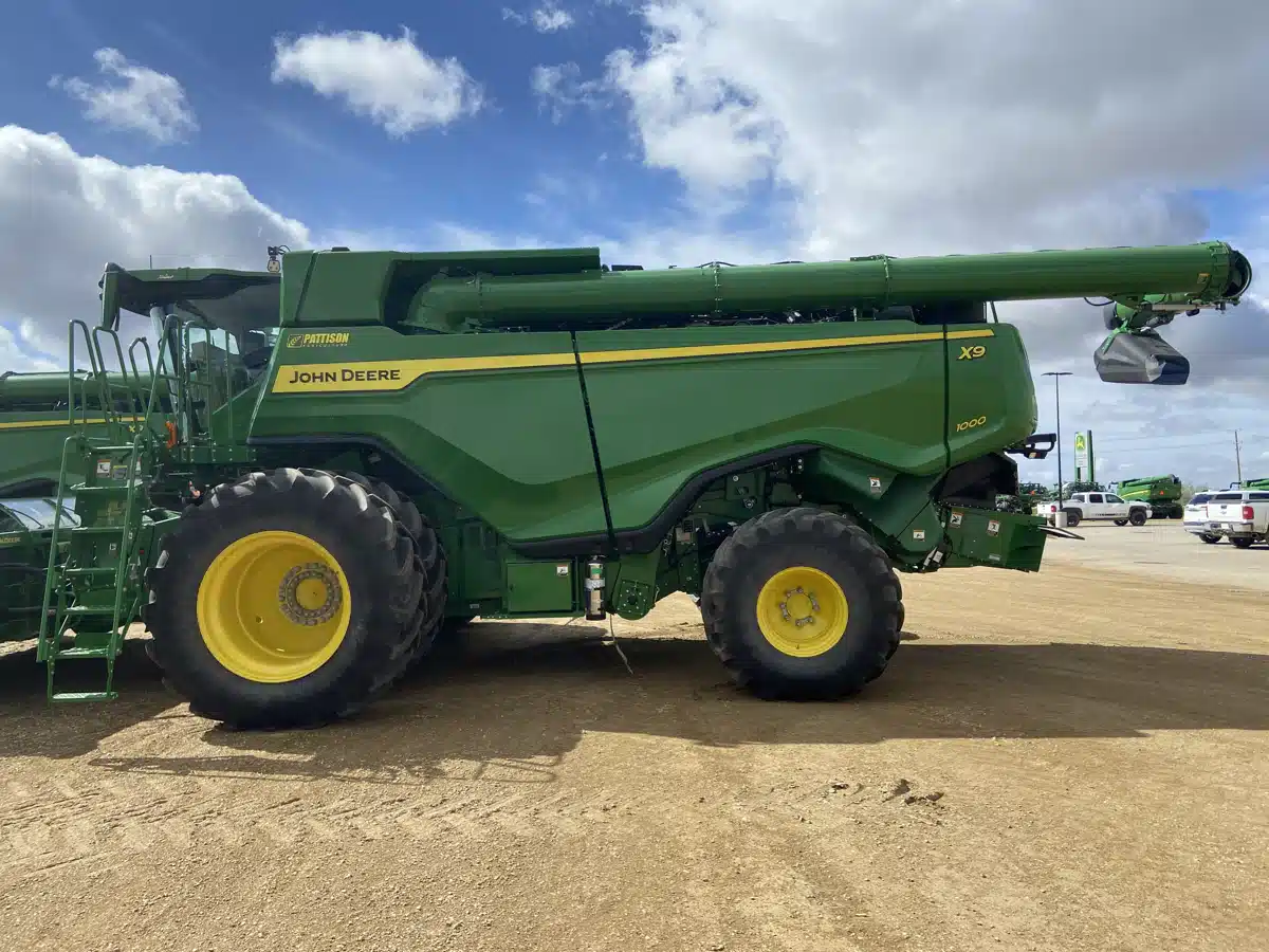 Gallery image 2 for 2023 John Deere X9 1000 Combine