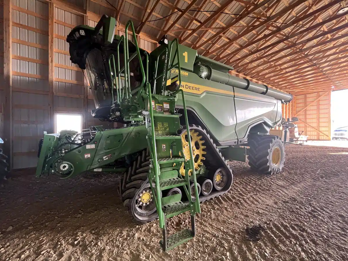 Gallery image 1 for 2024 John Deere X9 1100 Combine