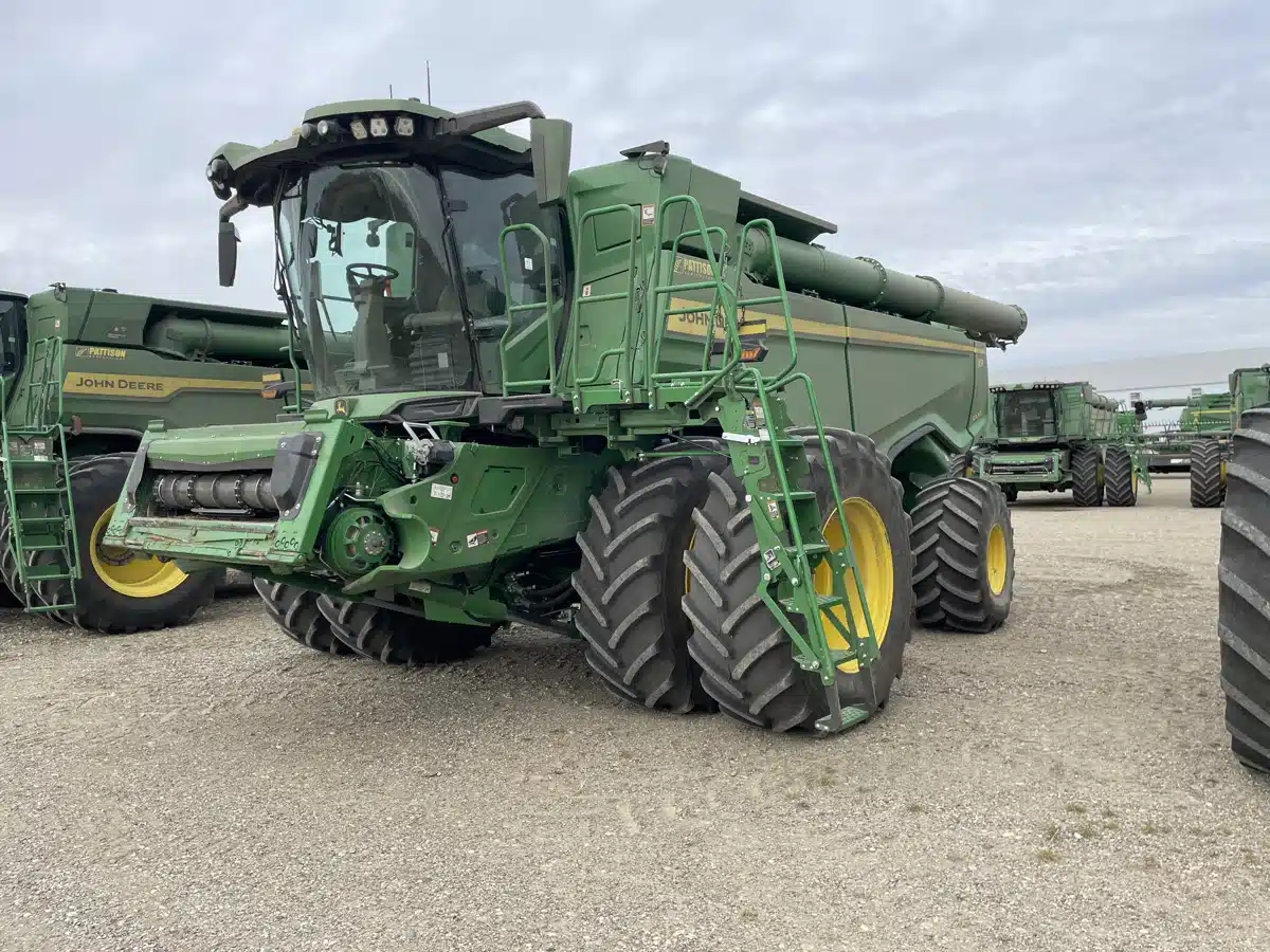 Gallery image 1 for 2024 John Deere X9 1000 Combine