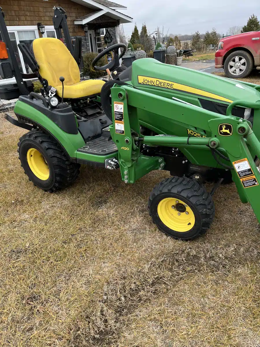Gallery image 2 for Used 2014 John Deere 1025R Tractor