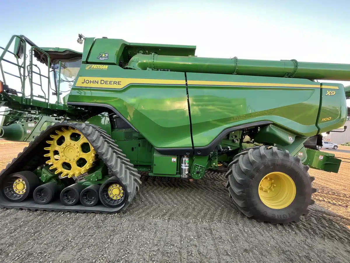 Gallery image 2 for 2022 John Deere X9 1100 Combine
