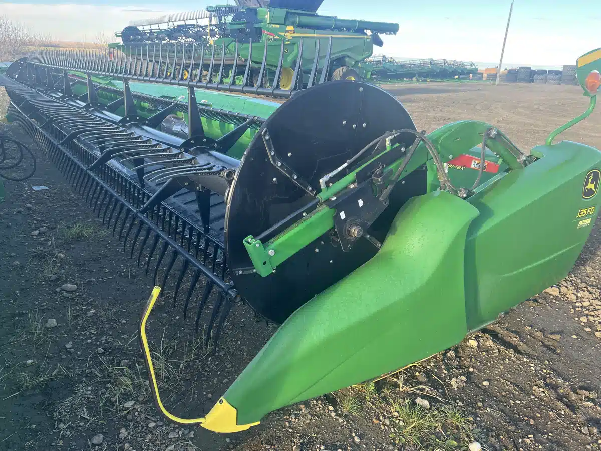 Gallery image 1 for Used 2017 John Deere 635FD Header - Draper